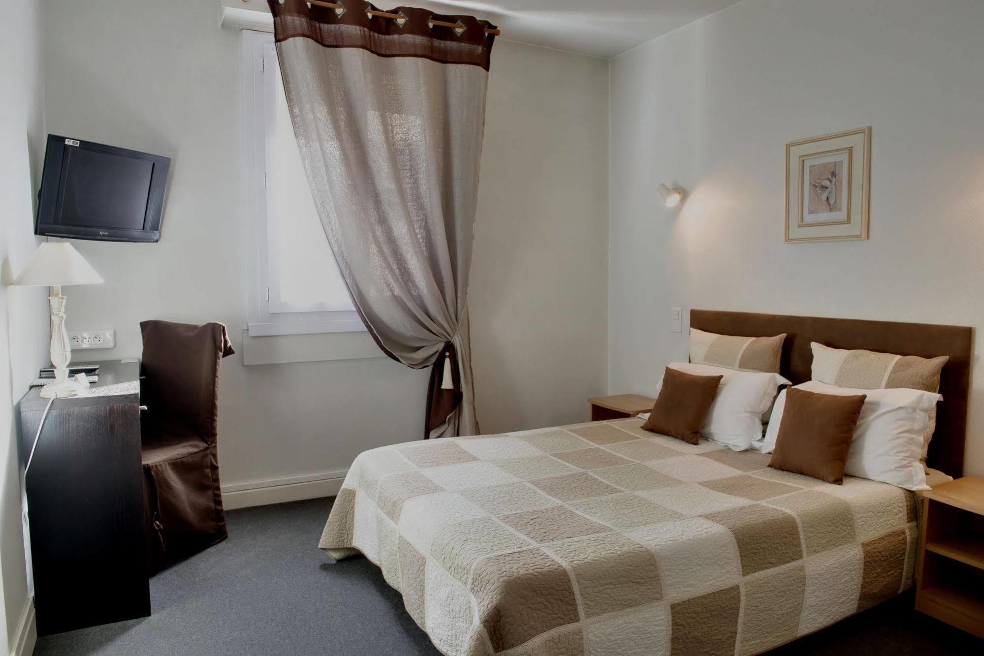 Logis Hotel Orly อาเลส ภายนอก รูปภาพ